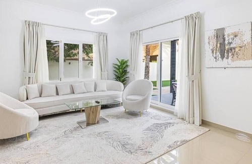 Jumeirah Village Villa | Meadows 5 | Pvt Pool and Garden