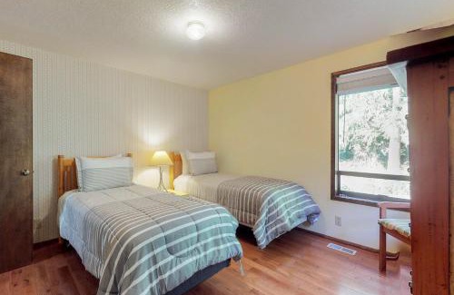 Port Angeles House | Meadows and Mountain Retreat