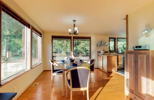 Port Angeles House | Meadows and Mountain Retreat