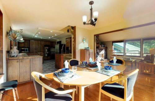Port Angeles House | Meadows and Mountain Retreat