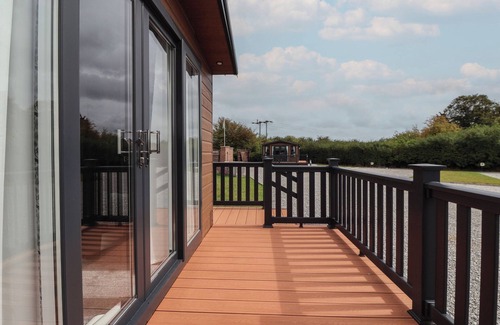 Great Hatfield Cottage | MEADOWS PARK 2, family friendly, with hot tub in Hornsea