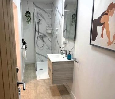 Insch Apartment | Meadowside-Stylish Newly Renovated 2 bed property