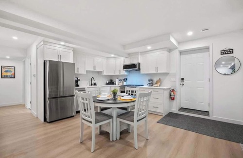 Silverado Apartment | Meadowstone Suite 3BD 3 TVs Near Spruce Meadows