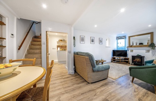 Charmouth Cottage | Meads Cottage - sleeps 3 guests in 2 bedrooms