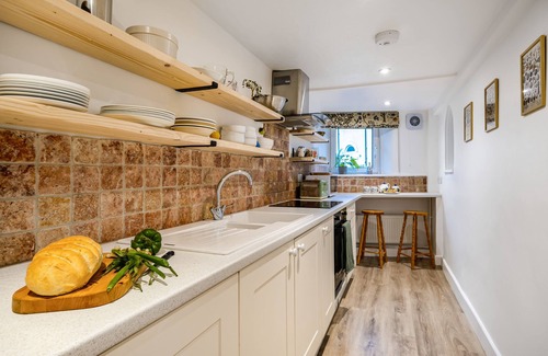 Charmouth Cottage | Meads Cottage - sleeps 3 guests in 2 bedrooms