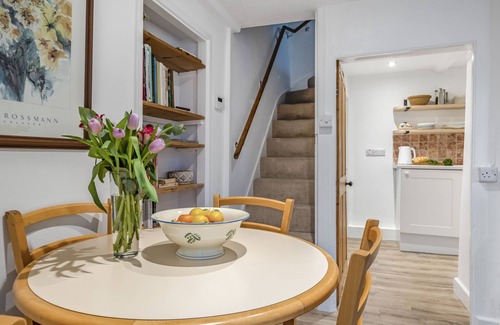 Charmouth Cottage | Meads Cottage - sleeps 3 guests in 2 bedrooms