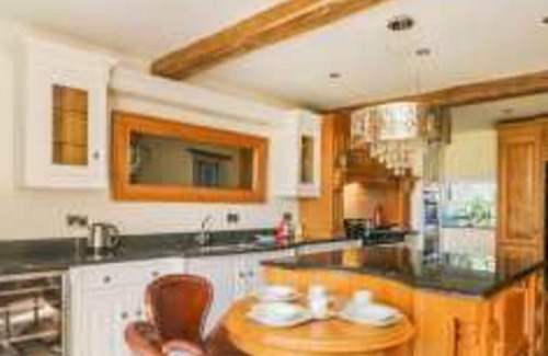 Otley House | Meagill farmhouse, hot tub, bbq hut, sauna