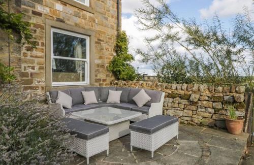 Otley House | Meagill farmhouse hot tub bbq hut