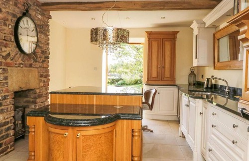 Otley House | Meagill farmhouse hot tub bbq hut