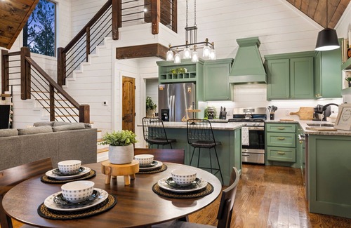 Broken Bow Cabin | Meant To Bee - Hot Tub, Ping Pong , Shuffle Board, Paved Rd, Spacious Deck!