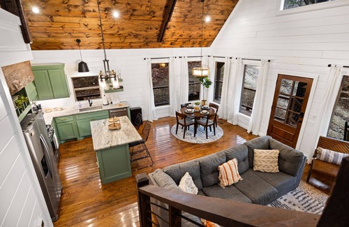 Broken Bow Cabin | Meant To Bee - Hot Tub, Ping Pong , Shuffle Board, Paved Rd, Spacious Deck!