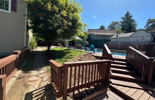 Medford House | Medford Home And 2 Condos With Pool