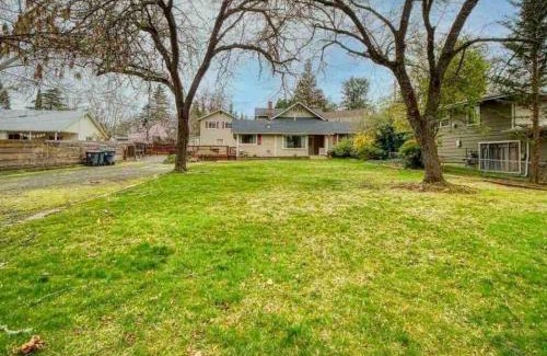Medford House | Medford Home And 2 Condos With Pool