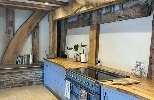 Tenbury Wells House | Mediaeval barn.nin the Worcestershire countryside, building dates back to 1380