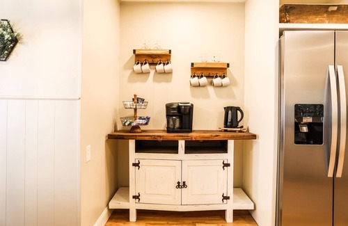 Lubbock House | Medical District Retreat 4 Bedroom Walk to Tech