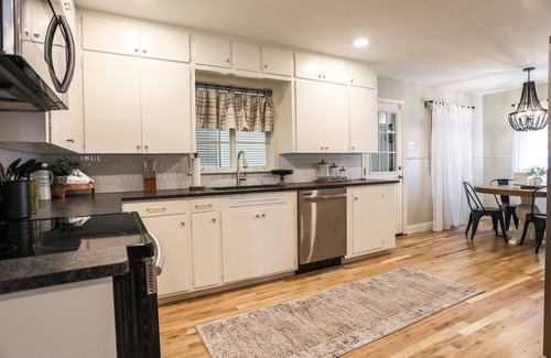 Lubbock House | Medical District Retreat 4 Bedroom Walk to Tech