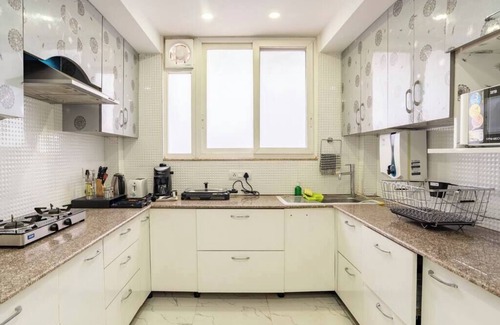 Sushant Lok Apartment | Medical friendly 2 BR near Fortis | Parfait Street