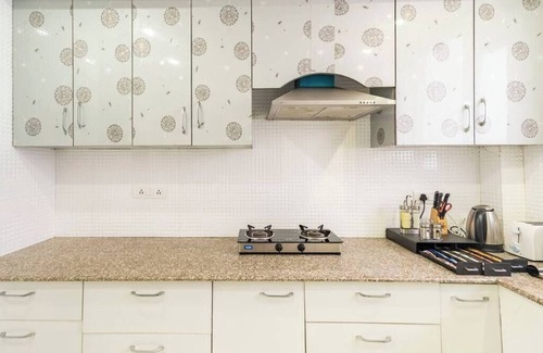 Sushant Lok Apartment | Medical friendly 2 BR near Fortis | Parfait Street