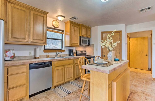 Medicine Park House | Medicine Park Cabin Rental w/Mountain View
