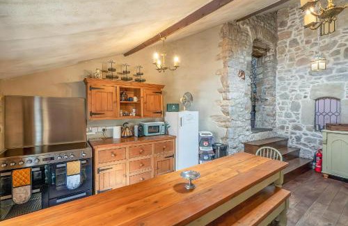 Caldicot House | Medieval Manor