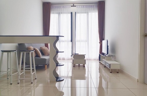 Medini Apartment | Medini ELS 10 @ 3min to Legoland @ 3BR 10PAX @ 100mbps