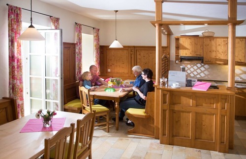 Haundorf Apartment | Mediterran und hochwertig ausgestattete FeWo-Abendrot* (75qm) mit Balkon für bis zu 4 Personen geeignet - Urlaub auf dem Bauernhof
