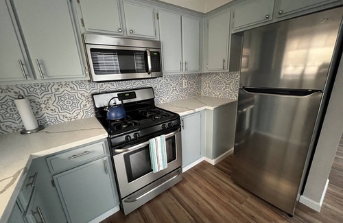 Paradise House | Mediterranean House with Large Pool & Patio 10 min to strip & 5 min to Airport