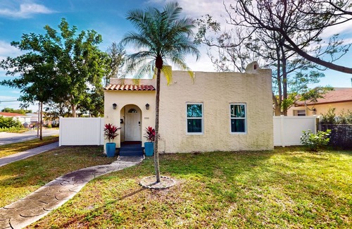 Parker Ridge House | Mediterranean-style home w/outdoor patio & dog-friendly