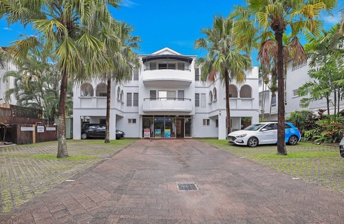 Cairns North Apartment | Mediterranean Style Apartment