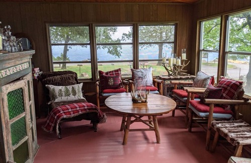 Dardanelle Cabin | Meek's Mountaintop Retreat - Mt Nebo State Park - Sunrise Point - Historic Home