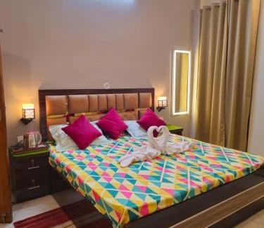 Mahmoorganj Apartment | Meena's Homestay