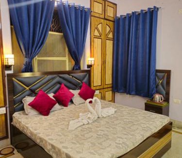 Mahmoorganj Apartment | Meena's Homestay