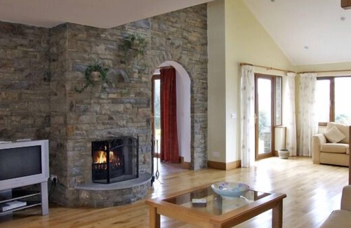 Glenbeigh Cottage | MEENTEOG, family friendly, with open fire in Glenbeigh, County Kerry