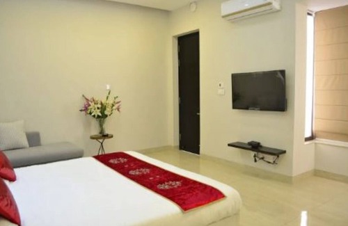 DLF City Apartment | Meera Suites @ DLF 2 - Suite 4