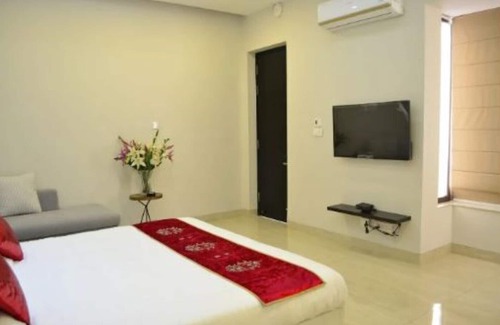 DLF City Apartment | Meera Suites @ DLF 2 - Suite 5