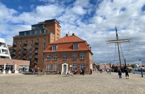 Wismar Apartment | Meerblick, Balkon und private Sauna im historischen Getreidespeicher