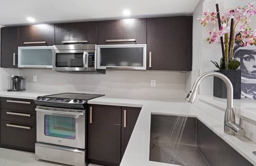 Downtown Miami Condo | Meet Me in Miami! Renovated 2 Bedroom Condo, Miami Skyline and Water Views!