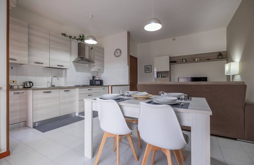 Clusone Apartment | Megan's Home - Wifi - bike path access - parking space