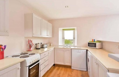 Anstruther Cottage | Meggie Allans - a cottage that sleeps 4 guests in 2 bedrooms