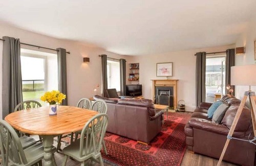 Anstruther Cottage | Meggie Allans - a cottage that sleeps 4 guests in 2 bedrooms