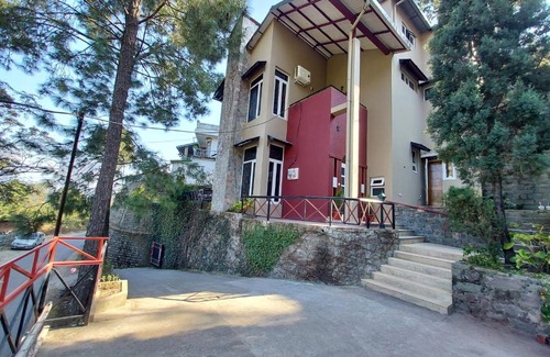 Kasauli Bed & Breakfast | Mehar Villa 3BHK with Private Cook, Garden, Views