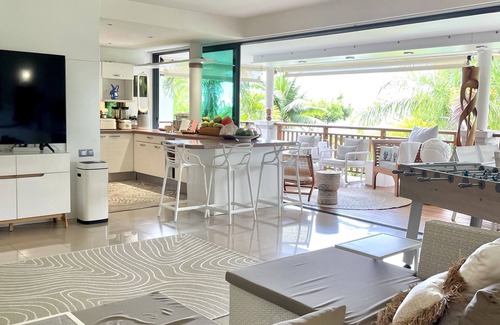 Punaauia Condo | Meherio Beach Carlton- Tahiti - beachfront luxury residence & pool