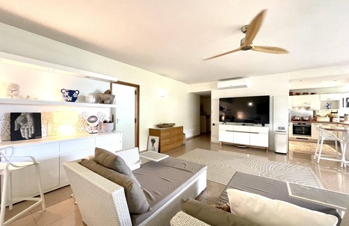 Punaauia Condo | Meherio Beach Carlton- Tahiti - beachfront luxury residence & pool