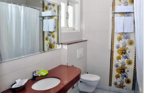 Dwarka Bed & Breakfast | Mehra Residency at the Airport