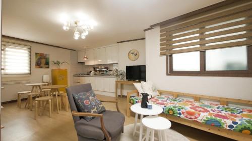 Cheongpa-dong Apartment | Meili