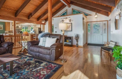 Bayview House | Mel's Place · Lakeview/Close Schweitzer-Fireplace-No Guest Fee!