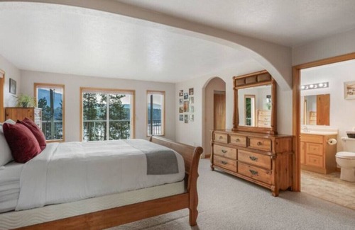 Bayview House | Mel's Place · Lakeview/Close Schweitzer-Fireplace-No Guest Fee!