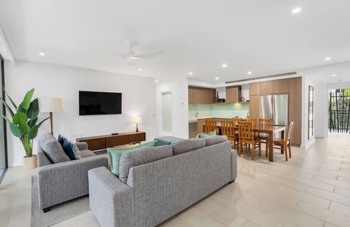 Palm Cove Resort | Melaleuca A Tropical Treasure at Temple Resort