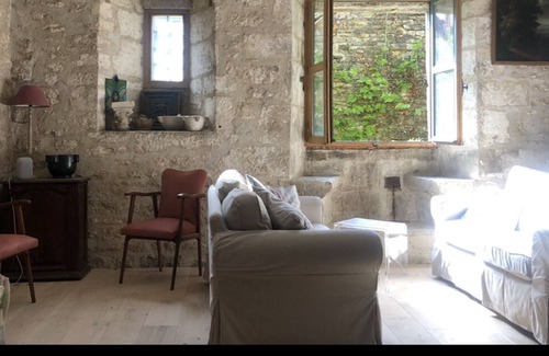 Flavigny-sur-Ozerain House | Melanie's Clos