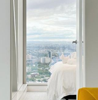 Melbourne Central Business District Apartment | Melbourne CBD Apt with Free Car Park Ocean View